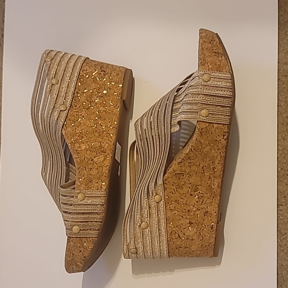 Luck Brand wedge heel sandal shoe size 9.5